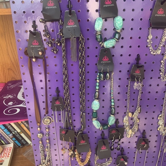 Paparazzi jewelry $12, Avon products - Picture 9 of 16